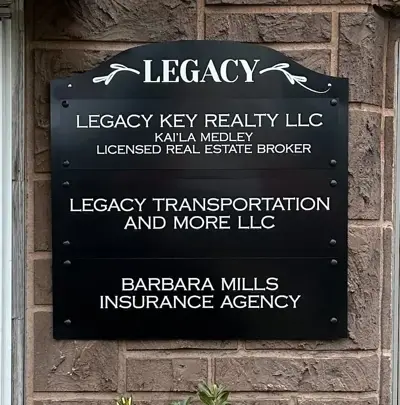 Multi-Tenant Signs Photo